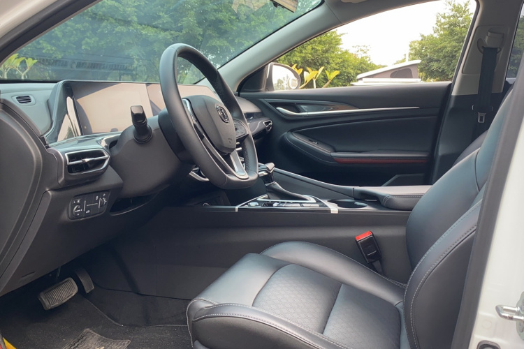 长安 逸动 2020款 PLUS 百万版 1.6L GDI CVT豪华型中控内饰7001