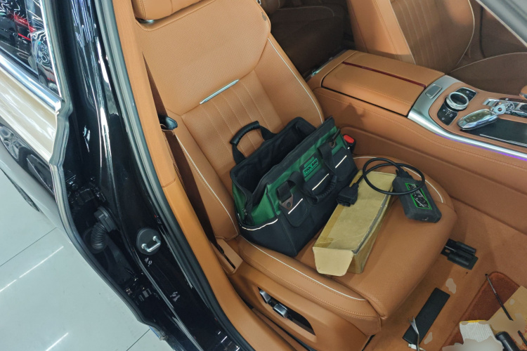 红旗H9 2022款 2.0T 智联旗享版局部细节41