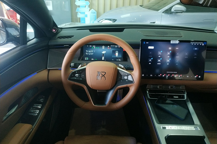 比亚迪 汉L 2025款 DM-p 四驱激光雷达旗舰型中控内饰13