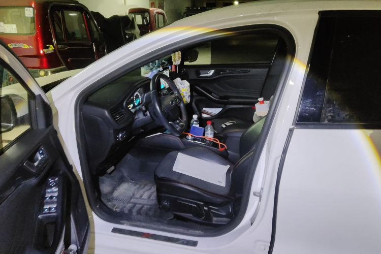 福特 福克斯 2020款 两厢 EcoBoost 180 自动ST Line局部细节19