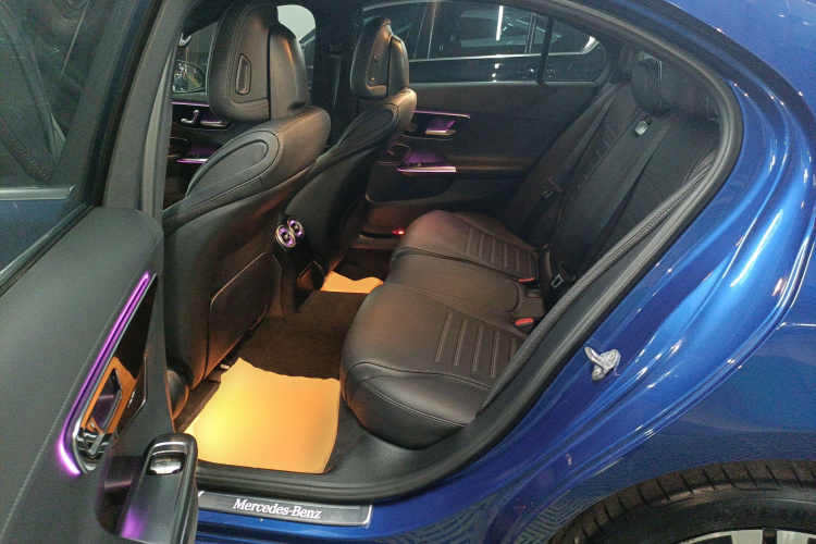 奔驰C级新能源 2023款 C 350 eL中控内饰7004