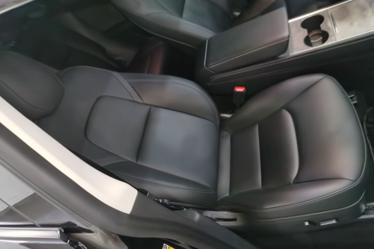 特斯拉 Model Y 2022款 后轮驱动版局部细节41