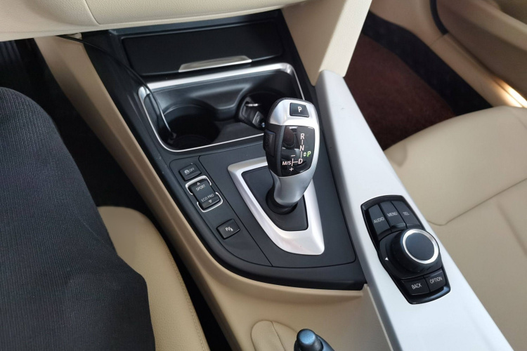 宝马3系 2013款 320Li 时尚型中控内饰7006