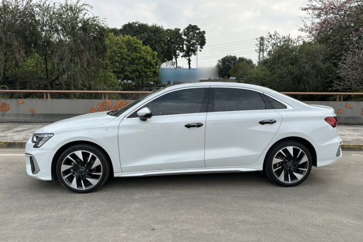 奥迪A3 2024款 A3L Limousine 35 TFSI 时尚运动型车身外观6006