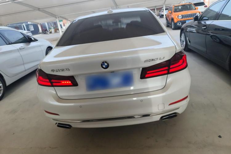 宝马5系 2019款 改款 530Li 领先型 豪华套装车身外观6