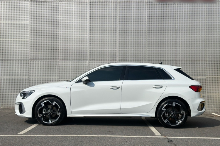 奥迪A3 2024款 Sportback 35 TFSI 豪华运动型车身外观6002