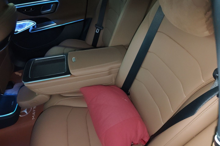 奔驰E级 2024款 改款 E 300 L 时尚运动型中控内饰21