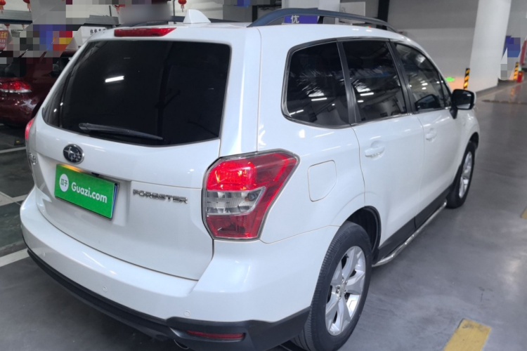 斯巴鲁 森林人 2014款 2.0i 自动豪华版车身外观7