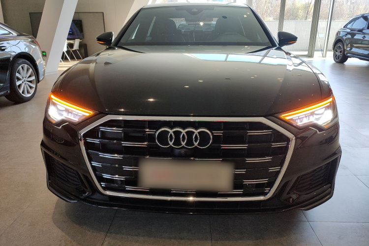 奥迪A6L 2022款 45 TFSI quattro 臻选动感型车身外观2