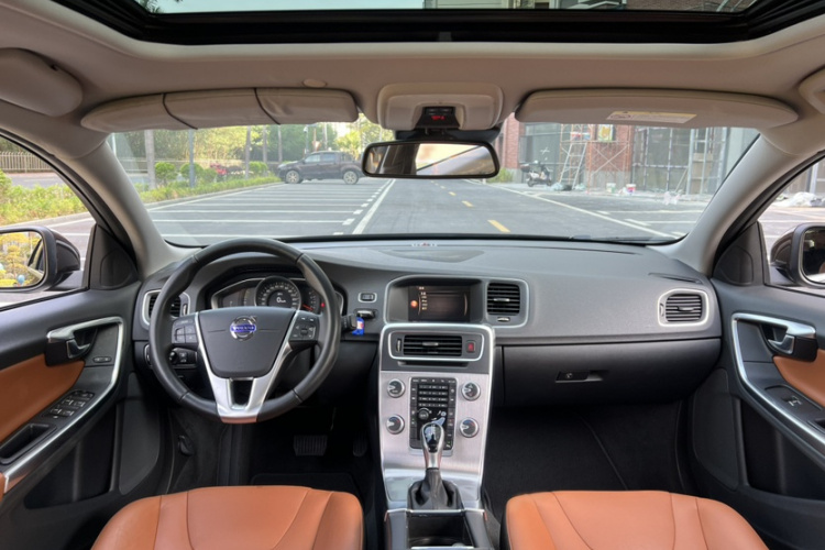 沃尔沃S60 2018款 S60L T3 智进版中控内饰7007