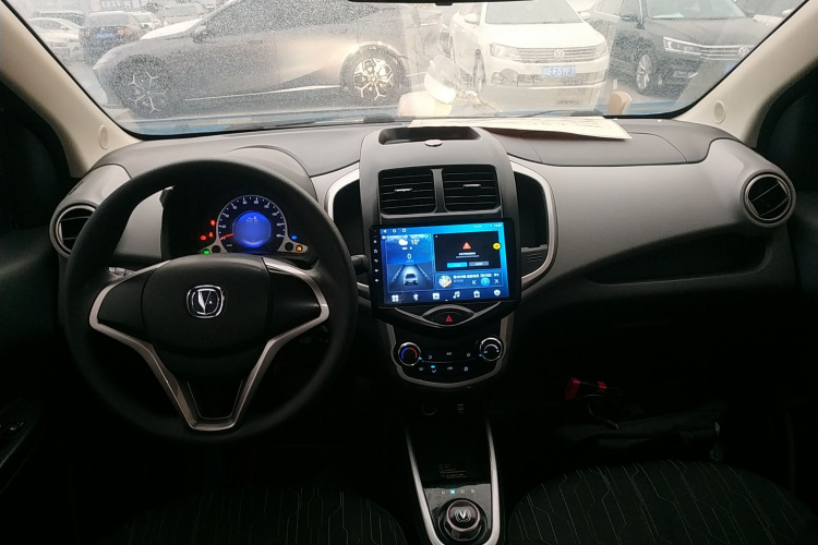 长安欧尚 奔奔E-Star 2021款 国民版 心悦版 磷酸铁锂（31.86kWh）中控内饰7002