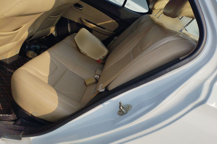 奇瑞E3 2015款 1.5L 手动智尚型中控内饰21