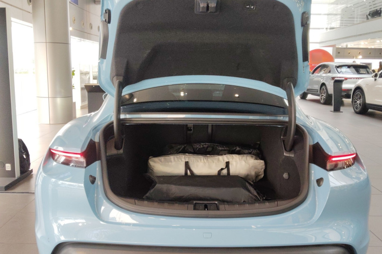 保时捷 2022款 Taycan机舱底盘23