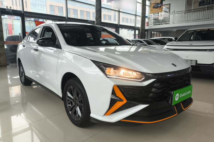 东风风神 奕炫 2024款 1.5L 自动劲速版车身外观3