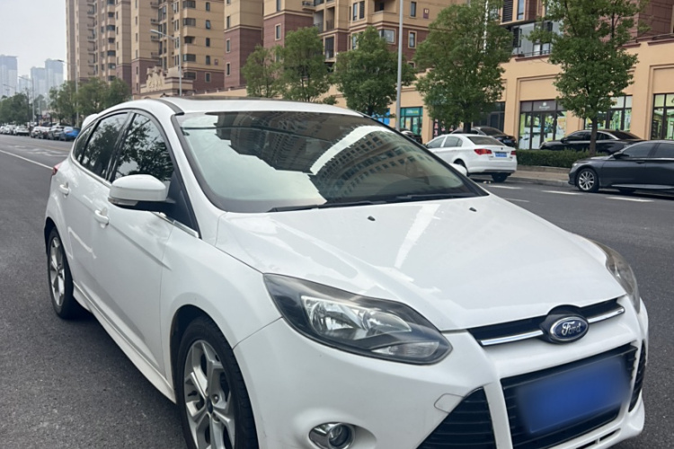 福特 福克斯 2012款 两厢 2.0L 自动豪华运动型车身外观6002