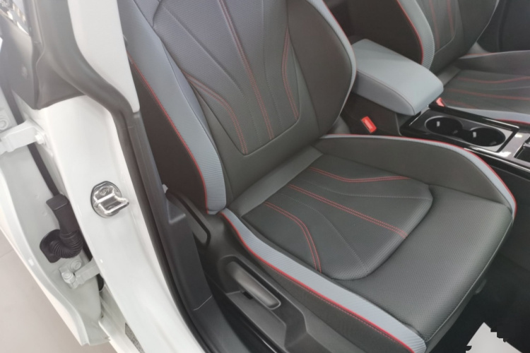 大众 2024款 凌渡L 280TSI DSG炫辣版局部细节41