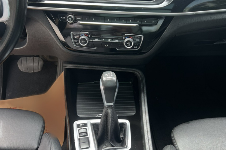 宝马1系 2017款 118i 设计套装型中控内饰7006