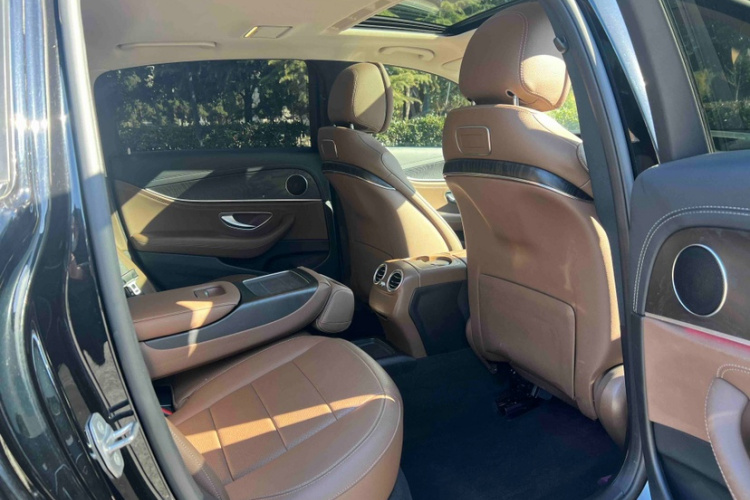 奔驰E级 2016款 E 200 L 运动型中控内饰7006