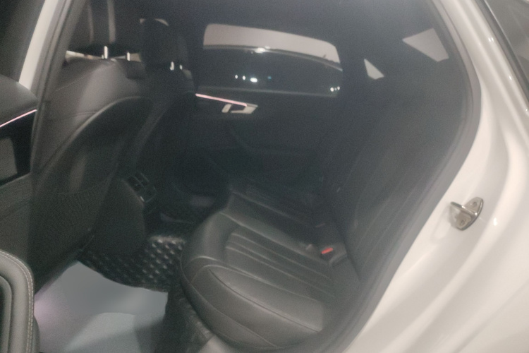 奥迪A4L 2024款 40 TFSI 豪华动感型中控内饰21