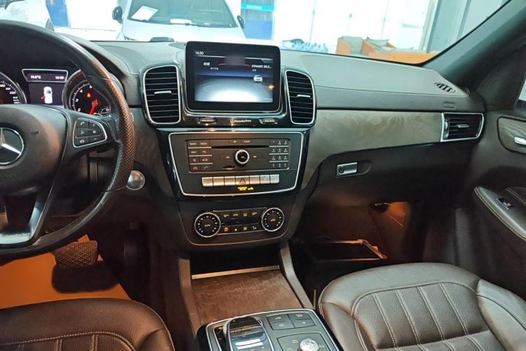 奔驰GLE 2017款 GLE 400 4MATIC局部细节16