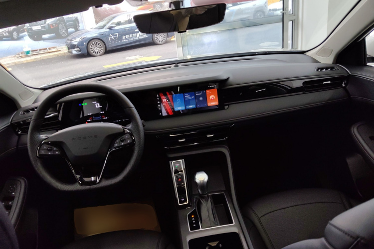 荣威i5 2024款 1.5L CVT尊荣版中控内饰12