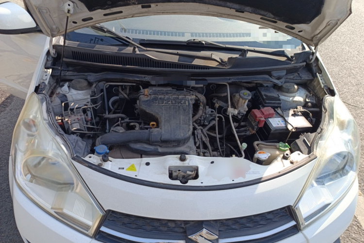 铃木 奥拓 2013款 1.0L 自动豪华型局部细节24