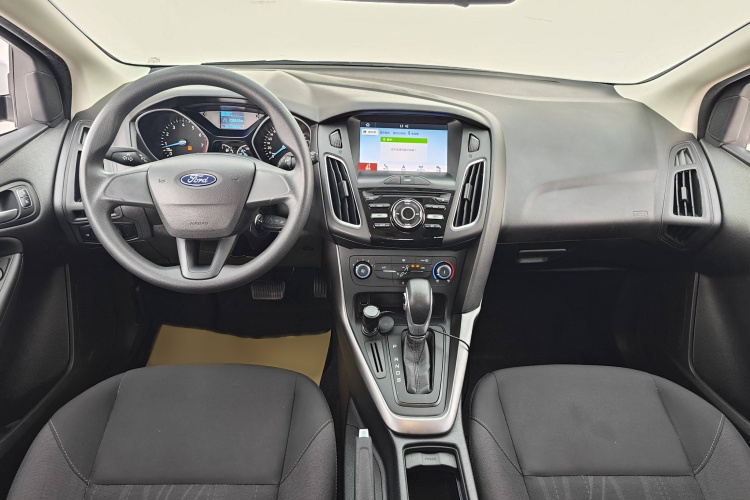 福特 福克斯 2018款 两厢经典 1.6L 自动舒适型智行版中控内饰7008