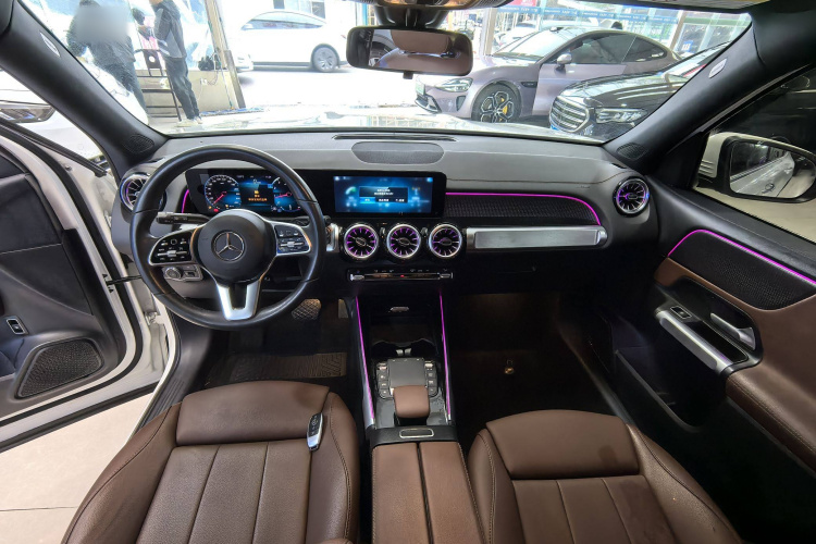 奔驰GLB 2021款 GLB 200 动感型中控内饰7003