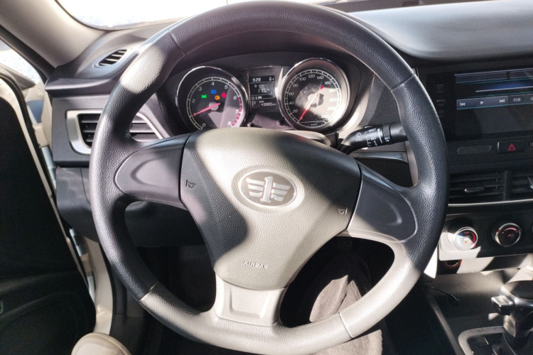 奔腾B30 2017款 1.6L 自动舒适型局部细节13