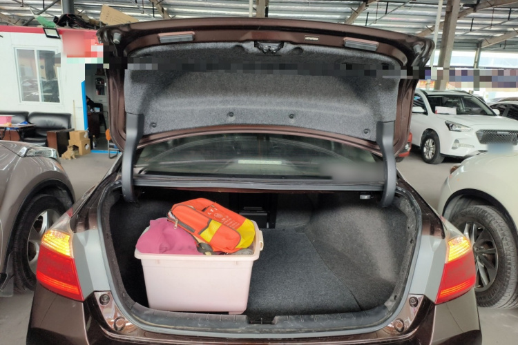 本田 雅阁 2015款 2.0L LX 舒适版机舱底盘23