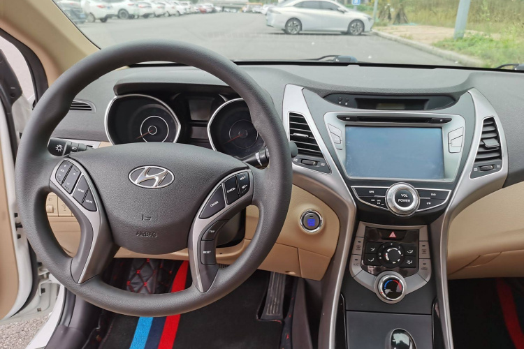 现代 朗动 2012款 1.6L 自动领先型局部细节16