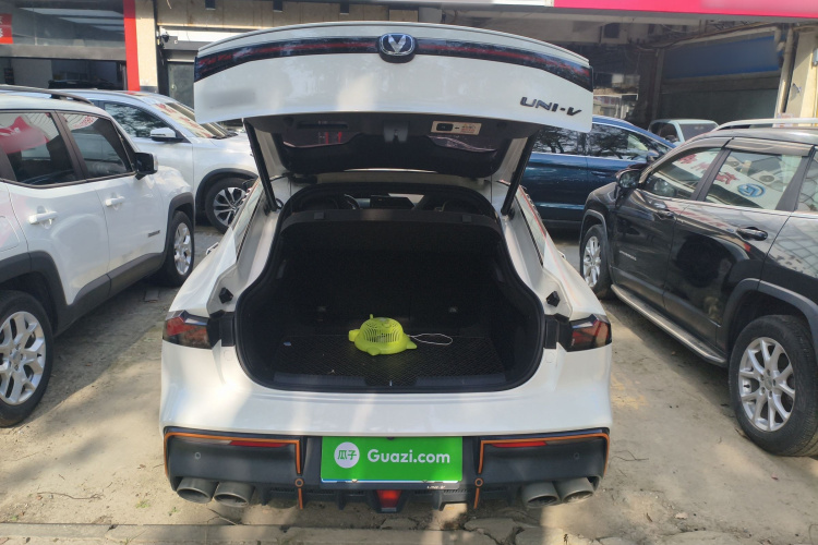 长安UNI-V 2023款 2.0T 领速版机舱底盘23