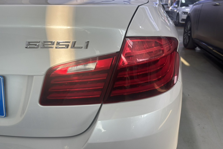 宝马5系 2014款 525Li 豪华设计套装车身外观6007