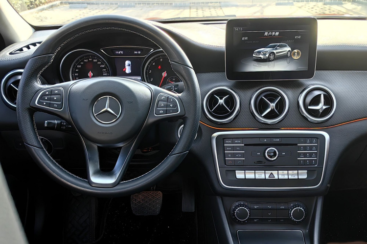 奔驰GLA 2017款 GLA 200 时尚型中控内饰7003