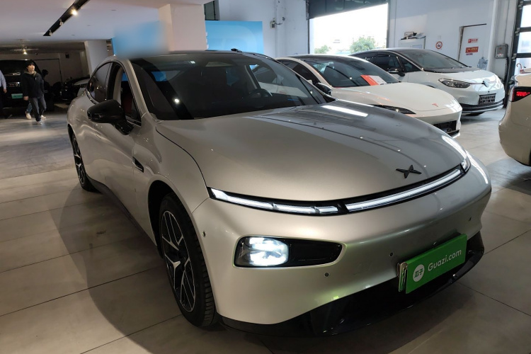 小鹏P7 2023款 P7i 702 Pro车身外观3