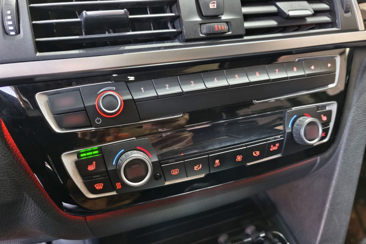 宝马3系 2018款 318Li中控内饰7007