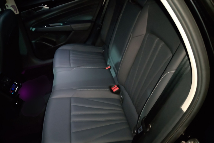 大众 帕萨特 2025款 出众款 330TSI 星空精英版中控内饰7004