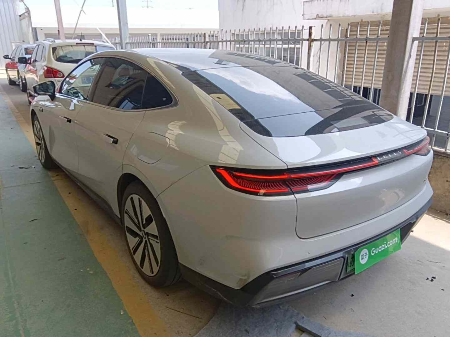 吉利银河 银河E8 2024款 665km 后驱星舰 远航版(3)