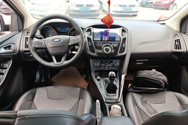 福特 福克斯 2015款 三厢 1.6L 手动风尚型中控内饰7002