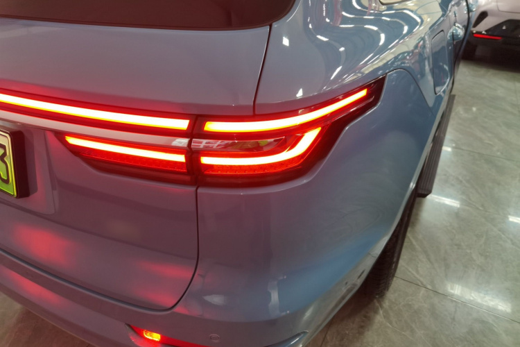 理想汽车 理想ONE 2021款 增程6座版车身外观9