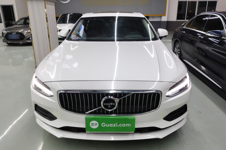 沃尔沃S90 2018款 T4 智远版车身外观2