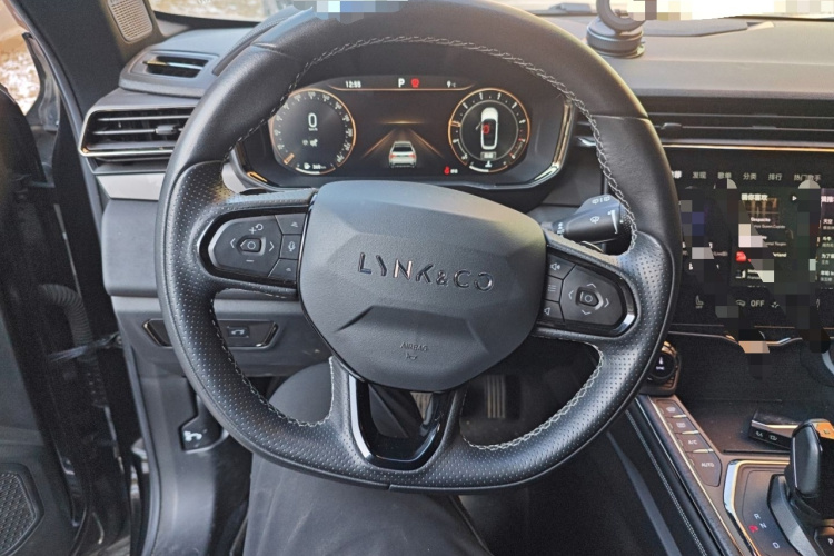 领克01 2021款 2.0TD 四驱暗夜版中控内饰13