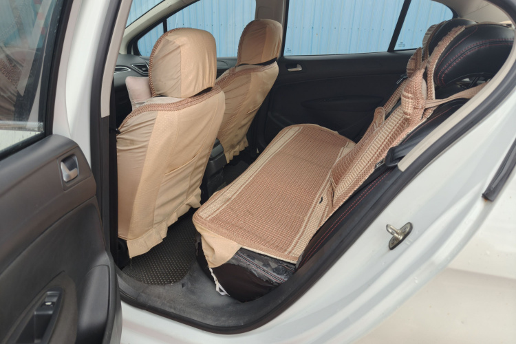 标致308 2014款 乐享版 经典 1.6L 自动优尚型中控内饰7004