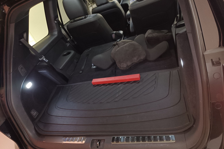 理想汽车 理想ONE 2020款 增程6座版机舱底盘23