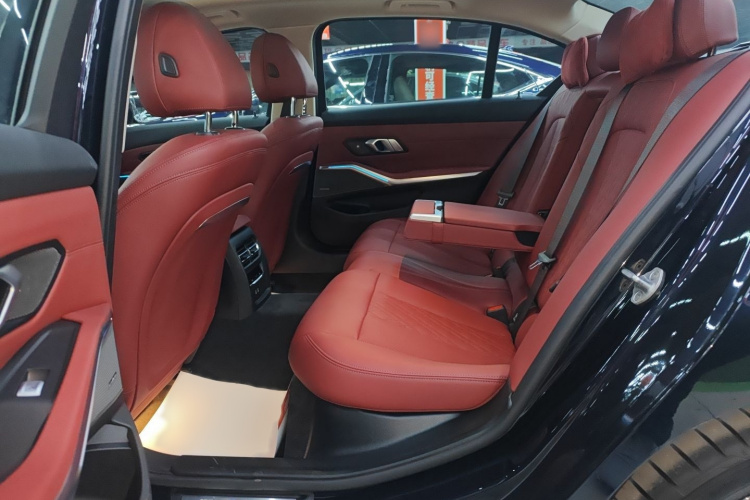 宝马3系 2025款 330Li M运动曜夜套装中控内饰7004