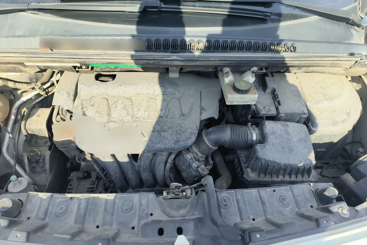 标致3008 2015款 2.0L 自动潮流版机舱底盘24