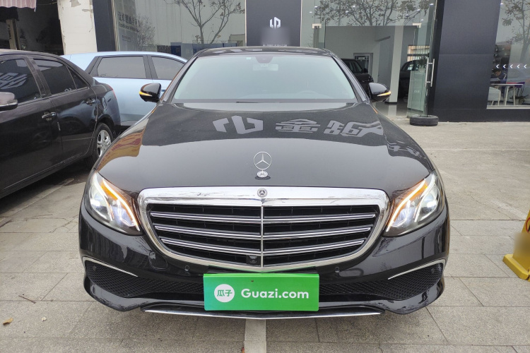 奔驰E级 2019款 E 300 L 运动豪华型车身外观2