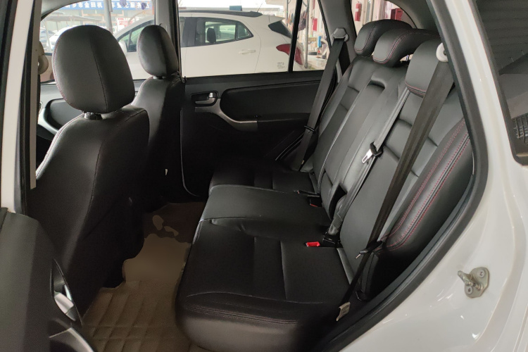 奇瑞 瑞虎3 2015款 1.6L CVT智尚纪念版中控内饰21