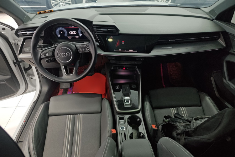 奥迪A3 2024款 A3L Limousine 35 TFSI 时尚运动型中控内饰7002