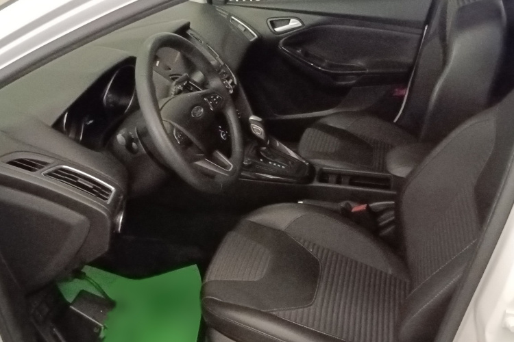 福特 福克斯 2017款 两厢 1.6L 自动风尚型智行版局部细节19